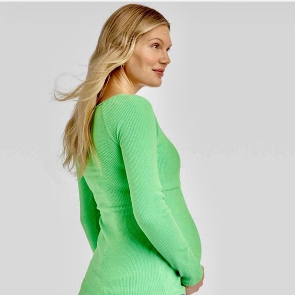 🆕 INGRID + ISABEL Maternity Top in Size Large - soft and cozy in lime green - Picture 1 of 6